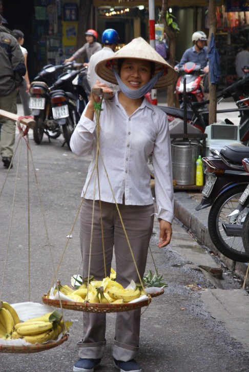 Trägerin mit Bananen